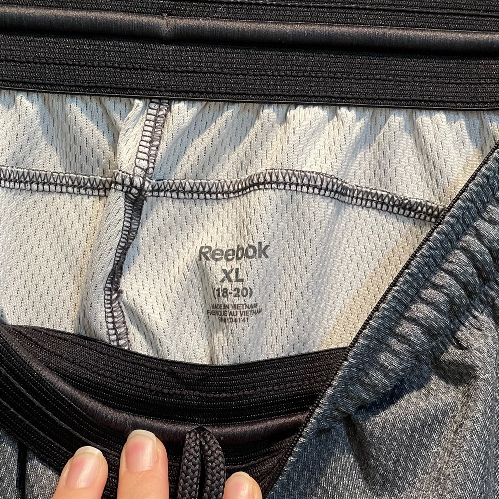 Boys Reebok pant - Picture 4 of 5